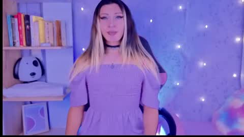 alexaavandercloude online show from August 4, 7:21 pm