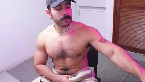 Snapshot of alexdimartino chatting on October 22, 9:38 pm Alex Dimartino online show from October 22, 9:38 pm