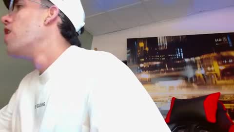 alexgiraldo__ online show from June 8, 9:16 pm