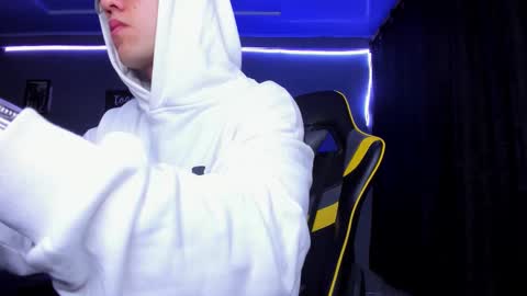 alexgiraldo__ online show from October 29, 10:06 am