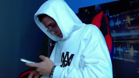 alexgiraldo__ online show from May 5, 1:34 am