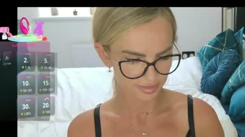 Alexis White online show from June 26, 10:10 am
