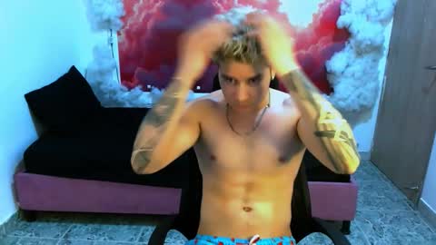 Alex online show from December 4, 7:35 pm
