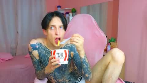 Snapshot of alexxone_ chatting on October 21, 5:16 pm Alex online show from October 21, 5:16 pm