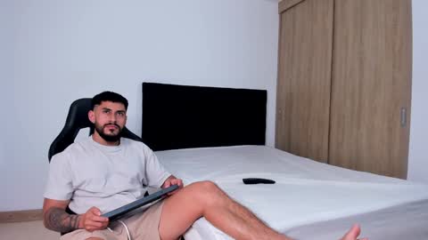 Alex   freelance model  instagram alex b229 online show from December 31, 10:34 pm