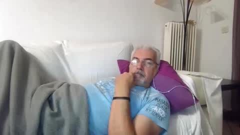 I wanna cum online show from October 7, 12:06 am