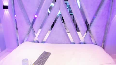 alice_26__ online show from May 15, 9:00 pm