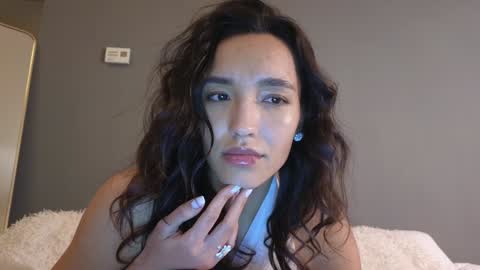 Snapshot of alice_bane chatting on January 15, 10:24 pm A R Y A  T I A online show from January 15, 10:24 pm