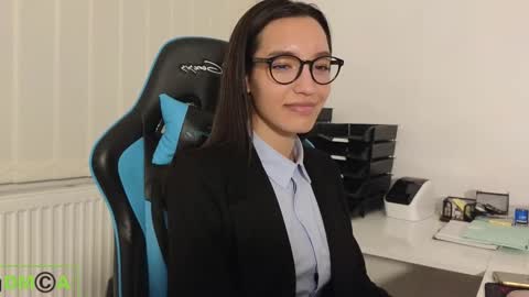 Snapshot of alice_bane chatting on February 23, 8:00 pm A R Y A  T I A online show from February 23, 8:00 pm