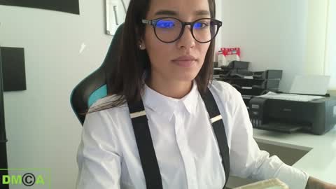 Snapshot of alice_bane chatting on January 6, 2:14 pm A R Y A  T I A online show from January 6, 2:14 pm