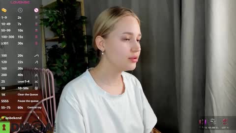 Alice online show from December 14, 11:00 pm