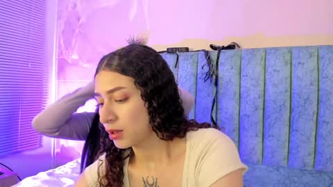 Snapshot of alice_martinez_ chatting on December 27, 4:04 am alice and amber online show from December 27, 4:04 am