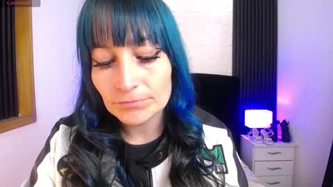 Snapshot of alice_sweetmomma chatting on February 17, 10:49 pm Alice online show from February 17, 10:49 pm