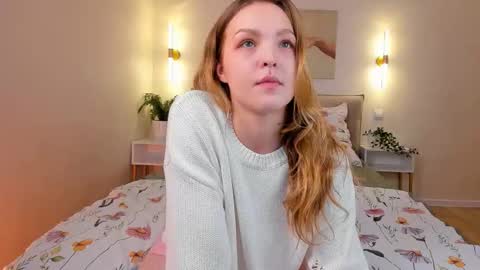 Snapshot of alice_tucci chatting on October 22, 1:57 pm Alice online show from October 22, 1:57 pm