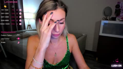 Snapshot of aliceevan chatting on December 28, 7:33 am Daniella online show from December 28, 7:33 am