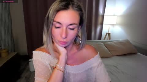 Snapshot of aliceevan chatting on February 13, 3:35 pm Daniella online show from February 13, 3:35 pm