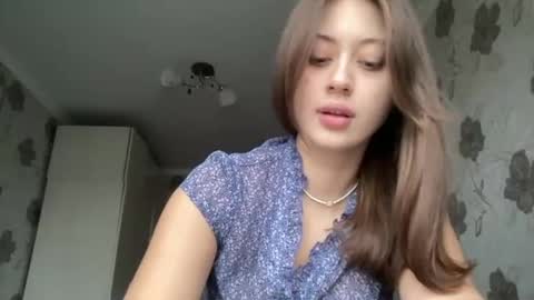 aliceinlustland online show from December 3, 11:11 am