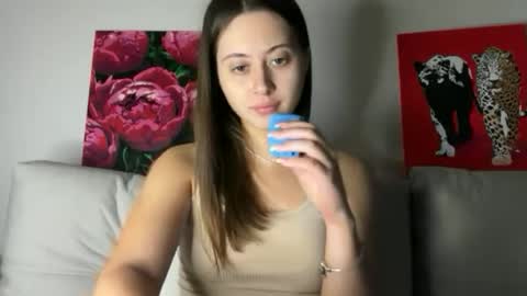 aliceinlustland online show from June 15, 7:39 pm