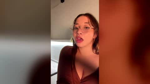Alicia  online show from May 17, 12:53 am
