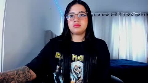 aliice_walker_ online show from October 28, 1:23 pm