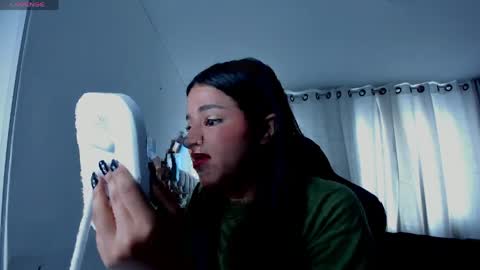 aliice_walker_ online show from April 8, 1:03 pm