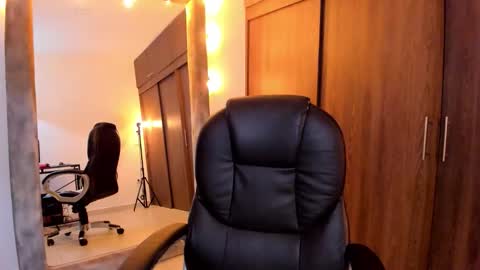 IG Alik nasso    online show from November 21, 2:31 am