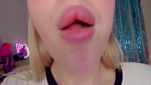 alinaocean online show from December 20, 6:04 pm