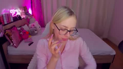 alinaocean online show from October 25, 7:47 pm