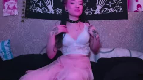 alisha_sky_ online show from June 2, 10:28 am