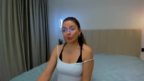 Alicia online show from March 15, 7:06 pm