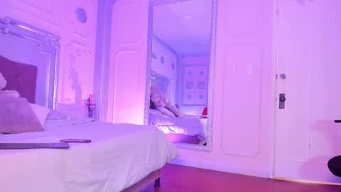 Alison Fishert online show from December 15, 12:23 pm