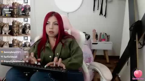 Snapshot of alissia_kent99 chatting on February 7, 6:56 pm Alissia online show from February 7, 6:56 pm