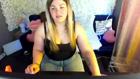 alissyagrayy online show from May 4, 5:36 am