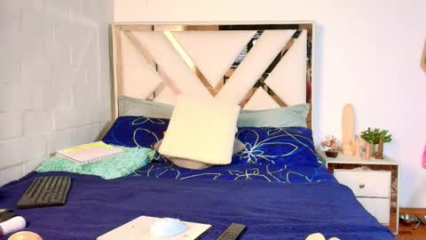 Alix online show from February 6, 7:12 am