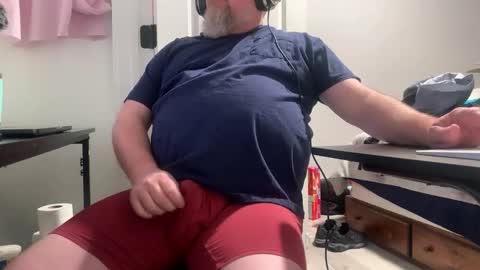 Allergictolove online show from February 19, 3:44 pm