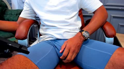 Snapshot of allessandrosantos chatting on December 16, 8:48 pm                                 Help me reach 100 likes online show from December 16, 8:48 pm