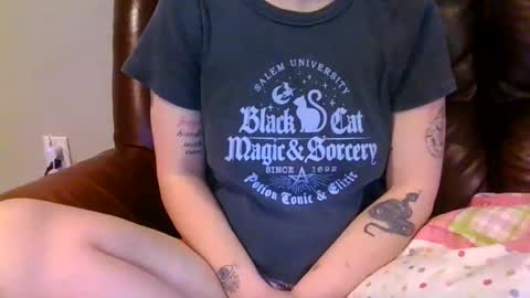 alliebearx online show from January 10, 12:27 am