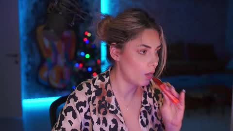 Allie online show from December 15, 1:29 pm