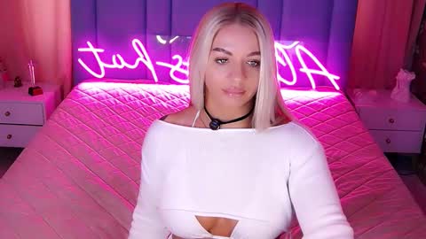 AlwaysHot online show from March 11, 2:25 am