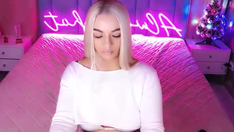 AlwaysHot online show from January 8, 2:17 am