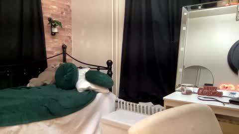 allyanalangel online show from December 4, 8:47 am