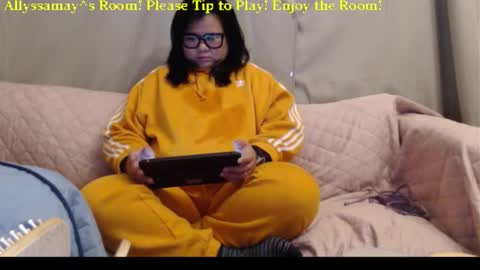 Allyssamay online show from November 18, 4:04 am