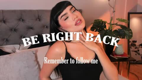 Mia online show from April 23, 1:13 pm