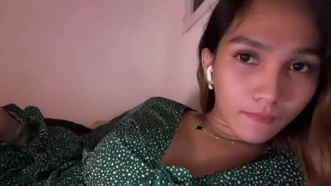 larah online show from April 25, 11:56 am