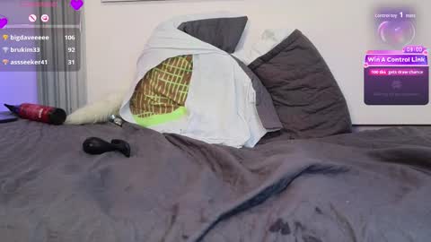 alondra_king online show from March 16, 5:44 am