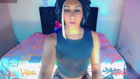 alondragill_ online show from May 6, 3:45 am