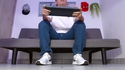 alejo online show from April 3, 7:43 pm