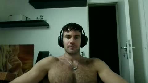 alphah_hunk online show from November 8, 5:49 pm