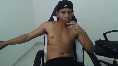 alphas_latins online show from March 25, 2:51 am