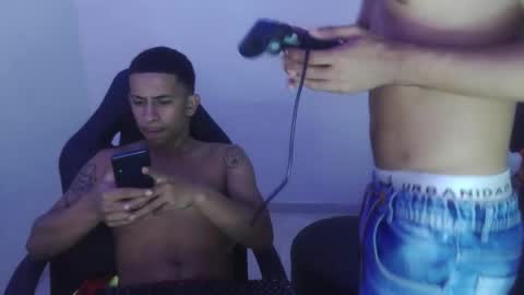 alphas_latins online show from March 10, 6:29 am